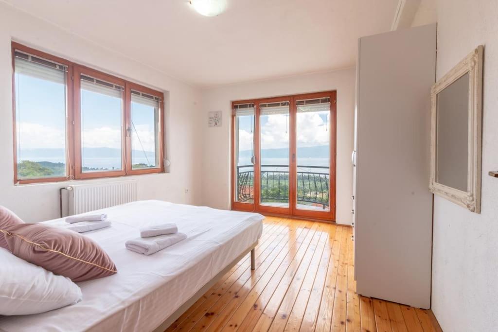 Casa Farmak - 4 Bedroom Lux Apartment With Infinity Pool & Lake View Ohrid Exterior photo